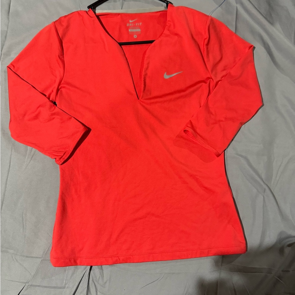 Nike pink V-neck Fitted 3/4 Sleeve Dri-fit Tee size medium
